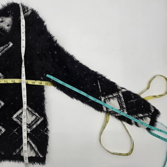 MissMe Black and White Geometric Sweater Size:Medium - Picture 5 of 6